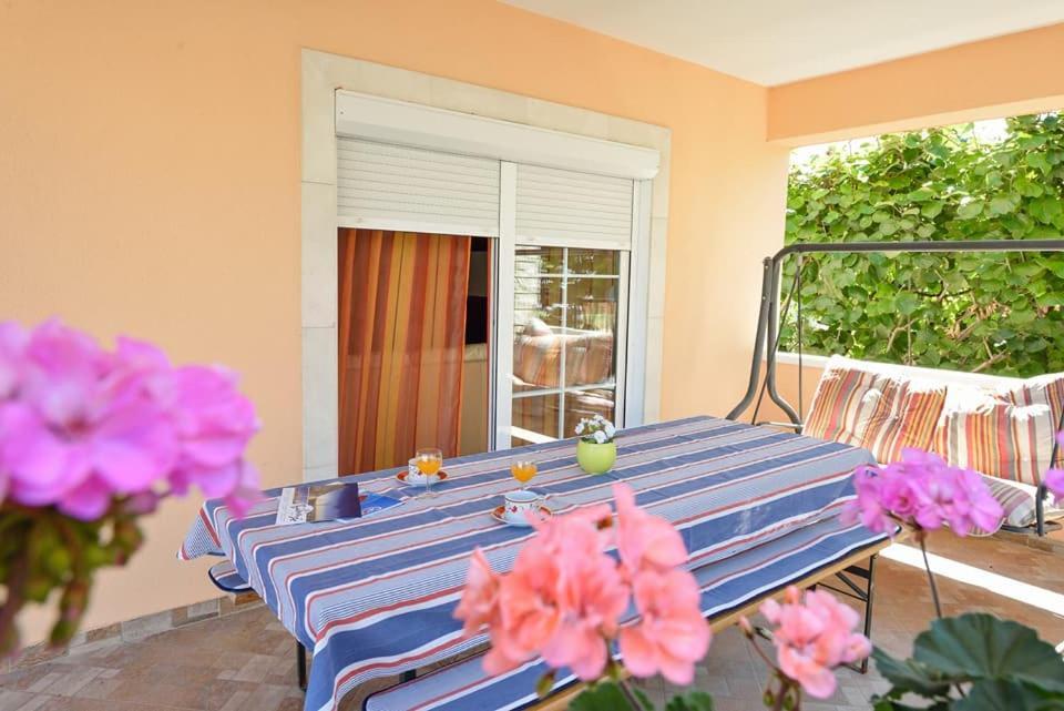 Sreca Apartment Near Beach With Bbq Бибинье Экстерьер фото