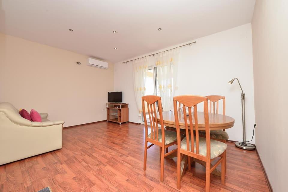 Sreca Apartment Near Beach With Bbq Бибинье Экстерьер фото