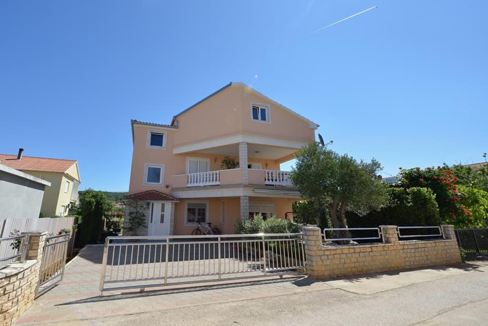 Sreca Apartment Near Beach With Bbq Бибинье Экстерьер фото