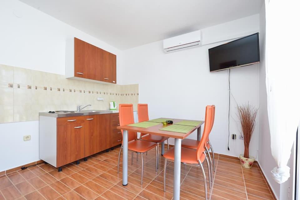 Sreca Apartment Near Beach With Bbq Бибинье Экстерьер фото