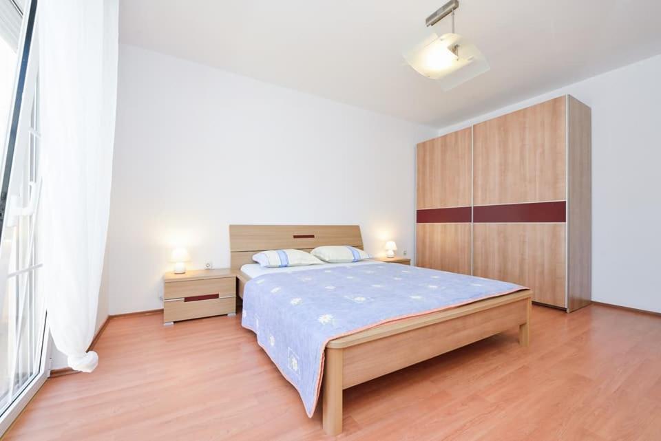 Sreca Apartment Near Beach With Bbq Бибинье Экстерьер фото