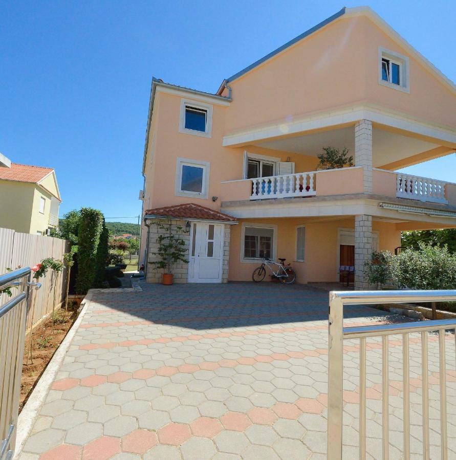 Sreca Apartment Near Beach With Bbq Бибинье Экстерьер фото