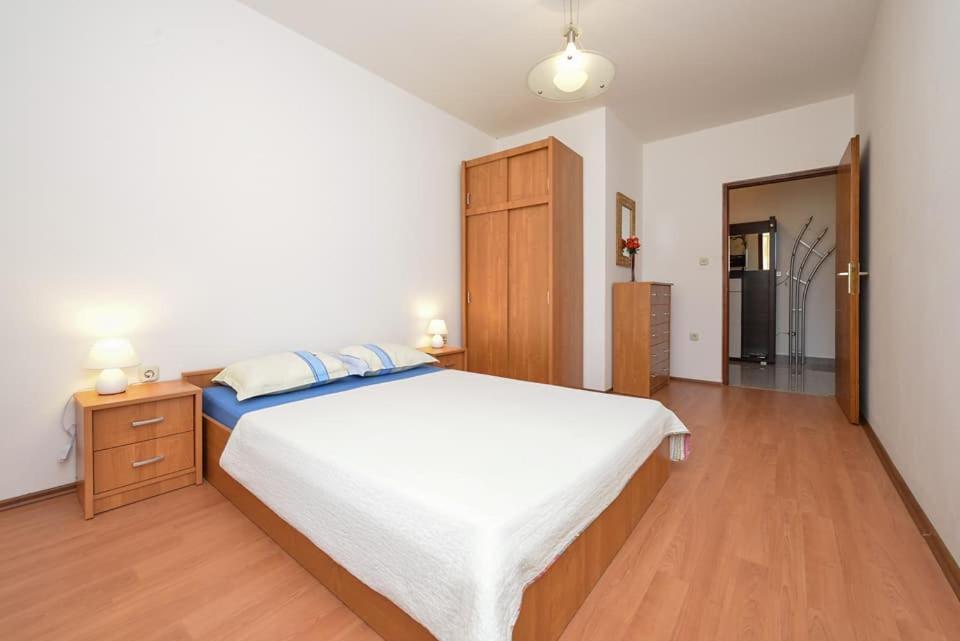 Sreca Apartment Near Beach With Bbq Бибинье Экстерьер фото