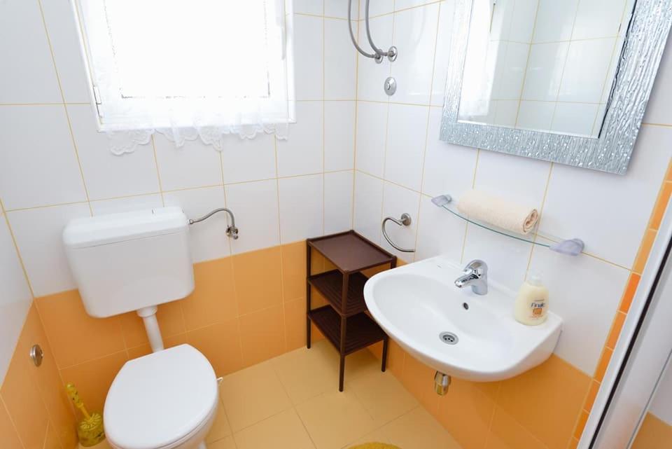 Sreca Apartment Near Beach With Bbq Бибинье Экстерьер фото