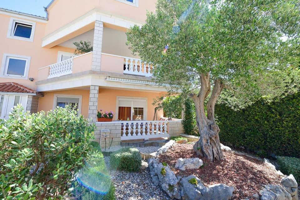 Sreca Apartment Near Beach With Bbq Бибинье Экстерьер фото