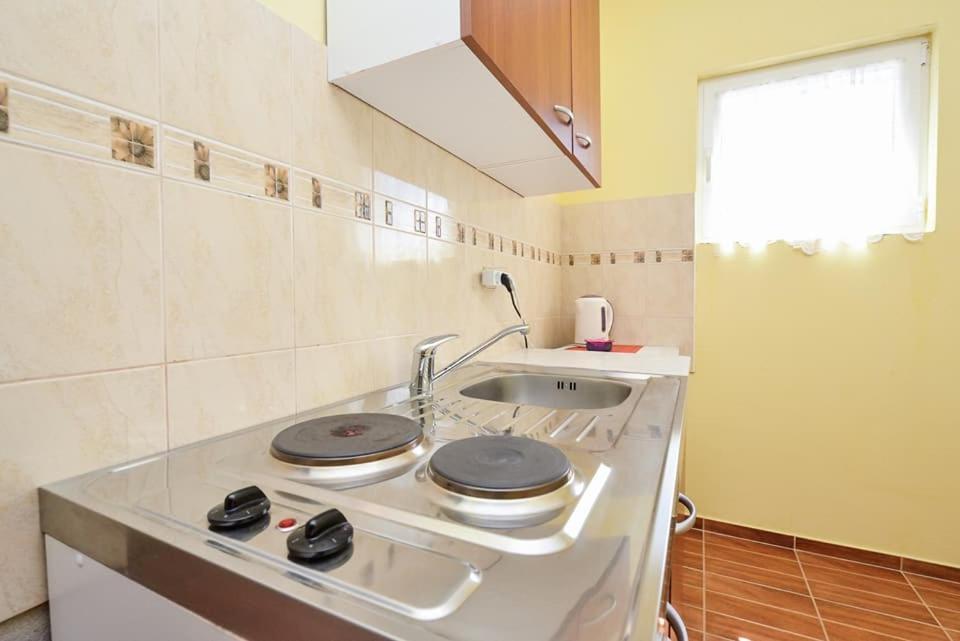 Sreca Apartment Near Beach With Bbq Бибинье Экстерьер фото