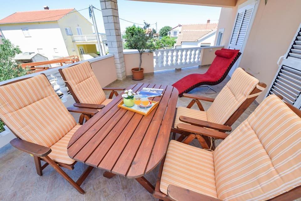 Sreca Apartment Near Beach With Bbq Бибинье Экстерьер фото